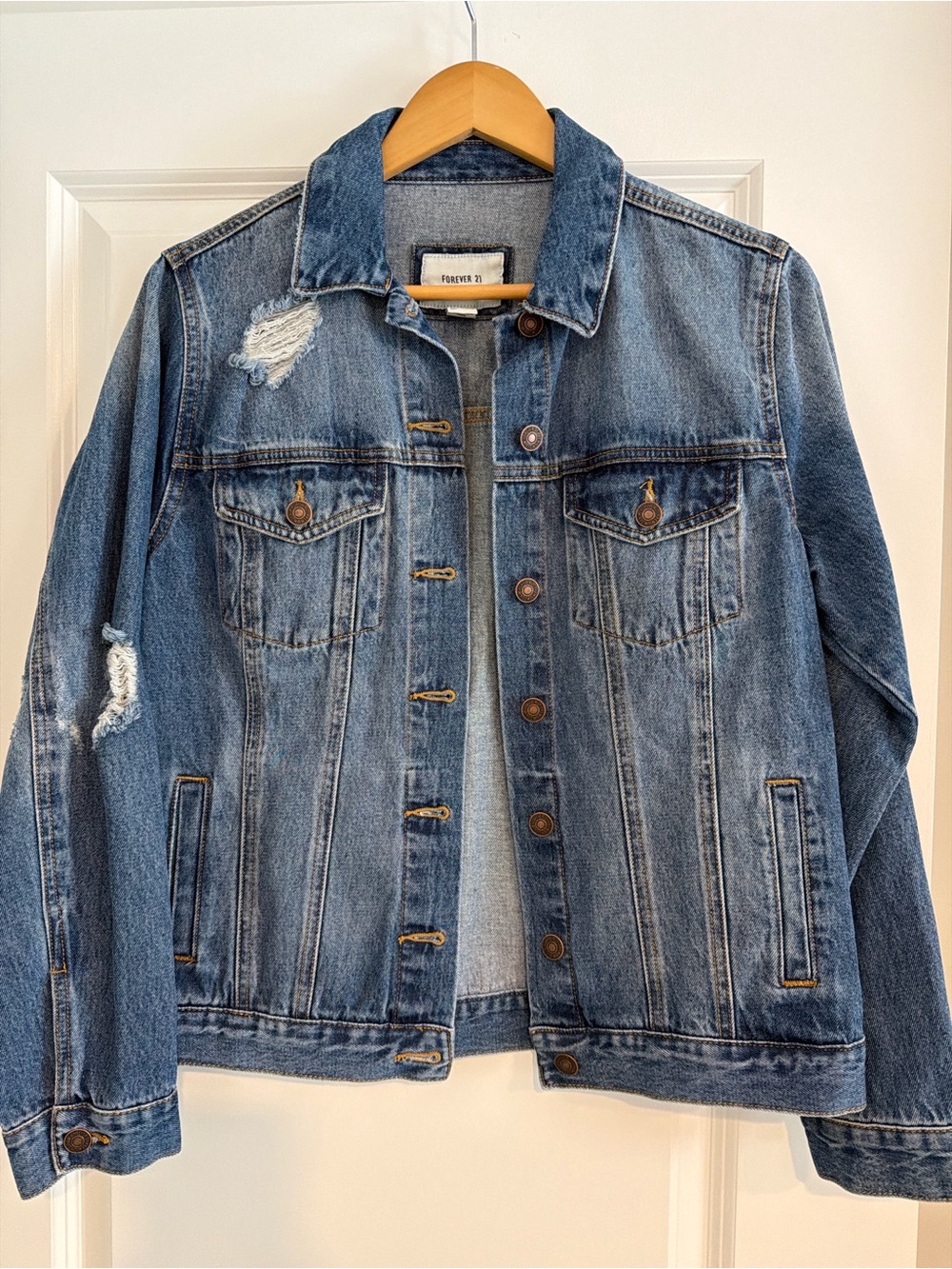 Forever 21 Distressed Denim Jacket Women’s Medium Light Wash